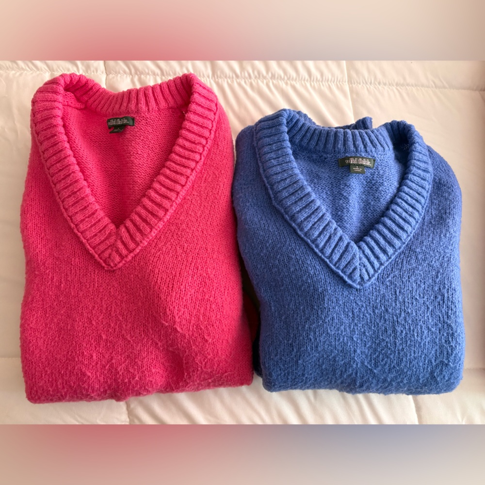 Wild Fable Pink and Blue V-Neck Sweaters Bundle size Small - Picture 2 of 9